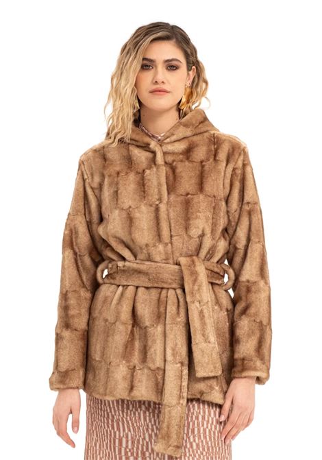 ECO-VISONE CON CAPPUCCIO E FUSCIACCA IN VITA VALENTINA RIO | Pellicce | V8279/01434